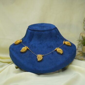 Invisible mango necklace