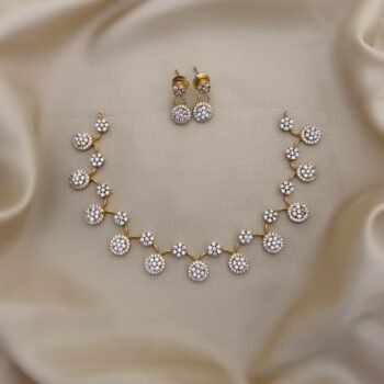 Diva Ad gold stone necklace